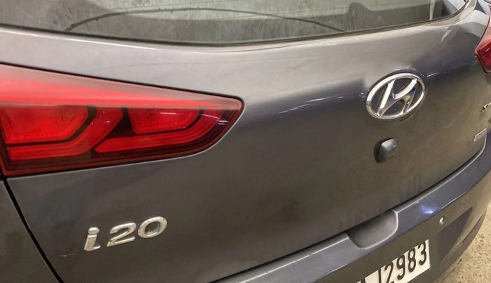 2015 Hyundai Elite i20 SPORTZ 1.2, Petrol, Manual, 1,06,164 km, Dicky (Boot door) - Paint has minor damage