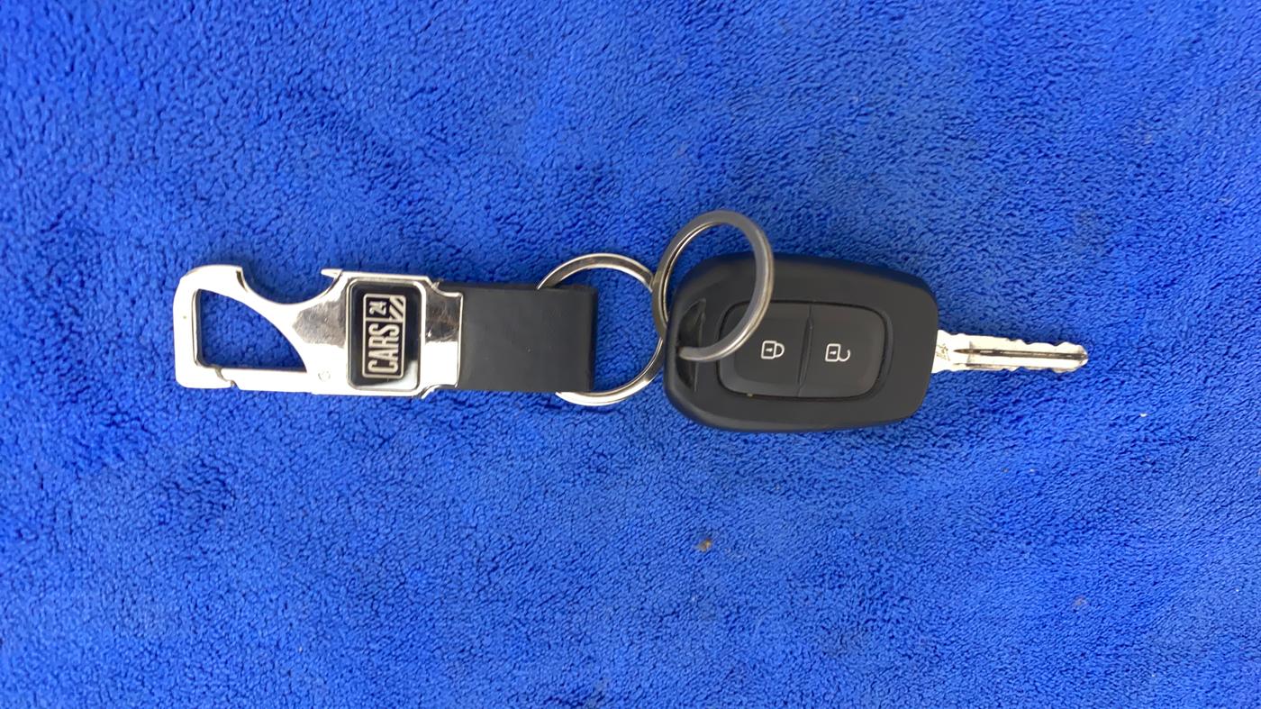 2023 Renault TRIBER RXT, Petrol, Manual, 17,942 km, Key Close Up