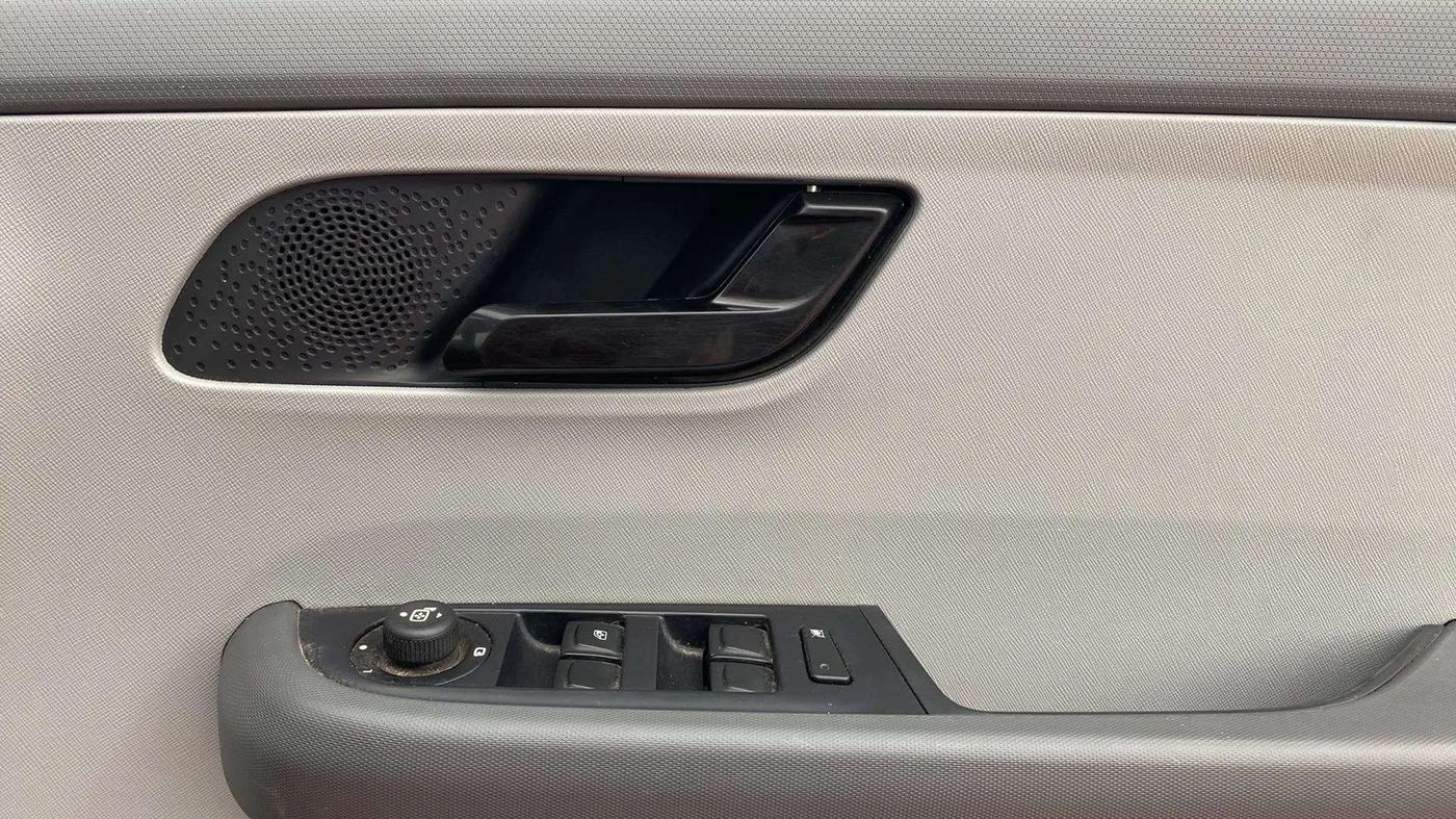 2020 Tata ALTROZ XT PETROL, Petrol, Manual, 32,209 km, Driver Side Door Panels Control