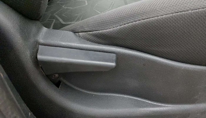 2016 Tata Tiago XT PETROL, CNG, Manual, 86,753 km, Driver Side Adjustment Panel