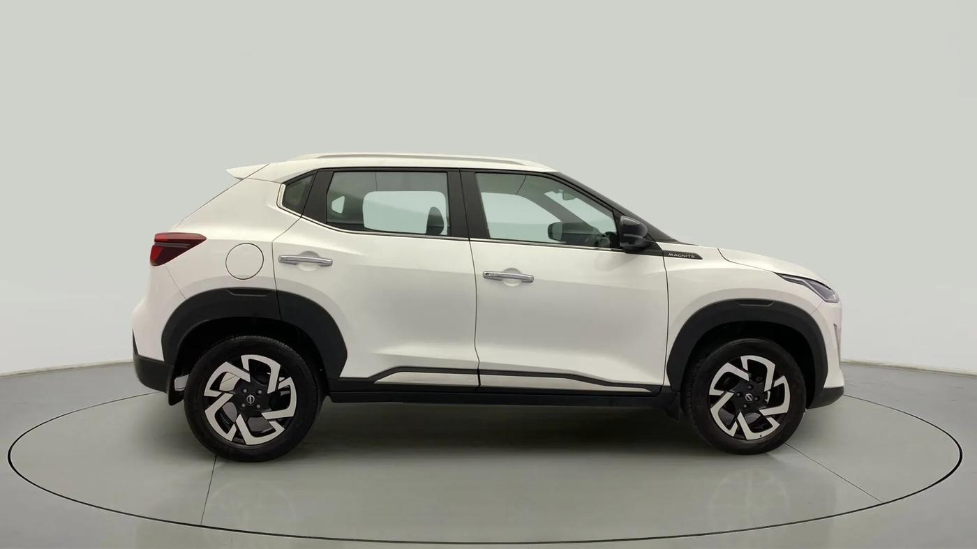2022 Nissan MAGNITE XV PREMIUM TURBO CVT, Petrol, Automatic, 16,261 km, Right Side View