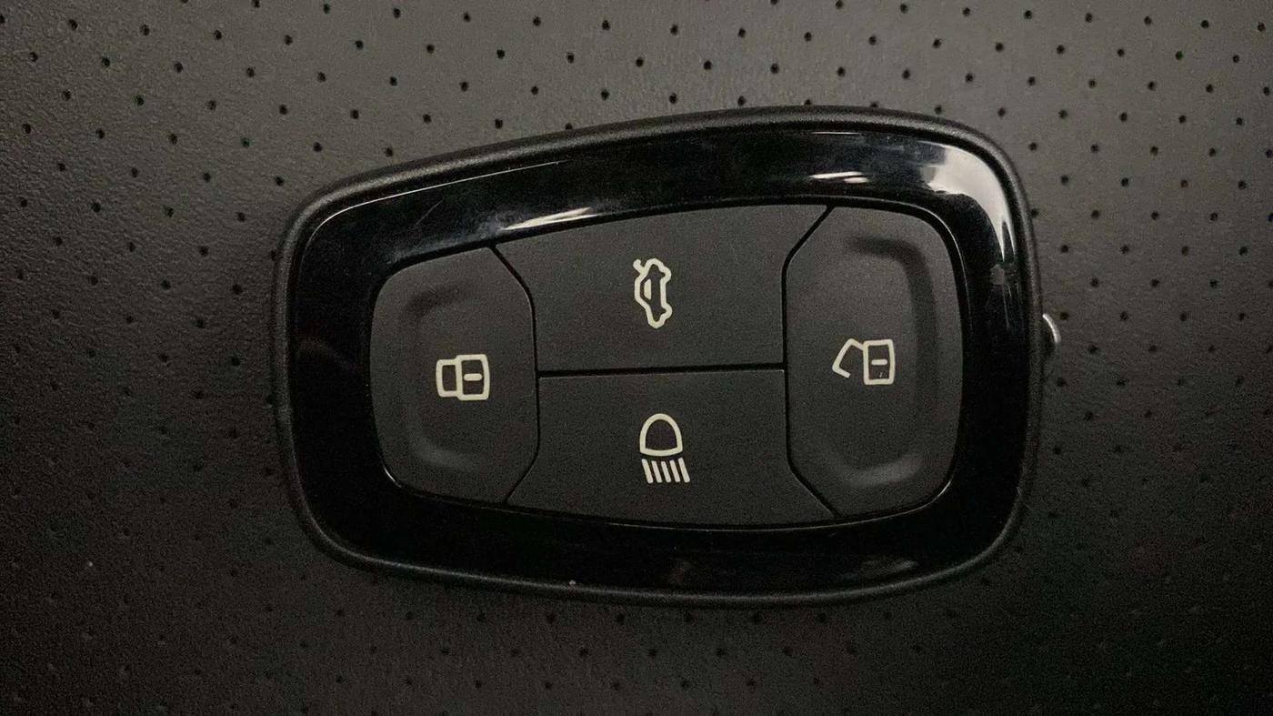 2022 Tata ALTROZ XT PETROL DARK EDITION, Petrol, Manual, 13,883 km, Key Close Up