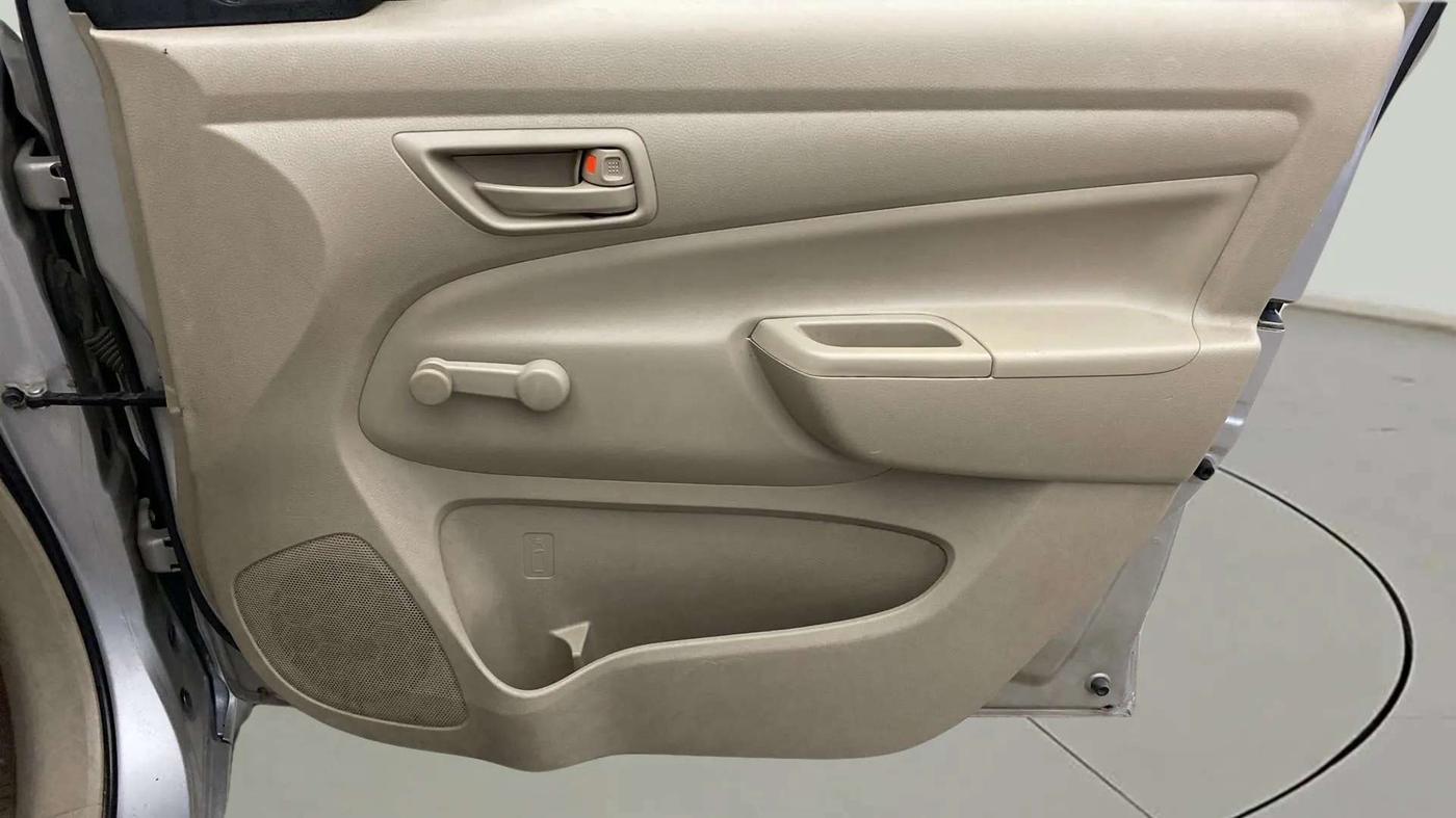 2012 Maruti Ertiga LXI, Petrol, Manual, 56,845 km, Driver Side Door Panels Control