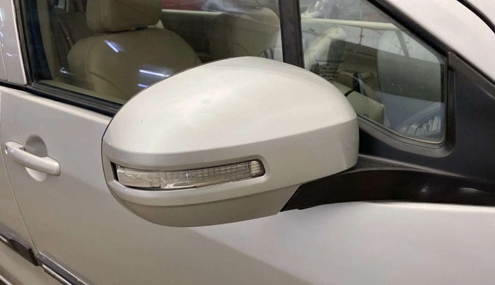 2012 Maruti Ertiga LXI, Petrol, Manual, 56,845 km, Right rear-view mirror - Indicator light not working