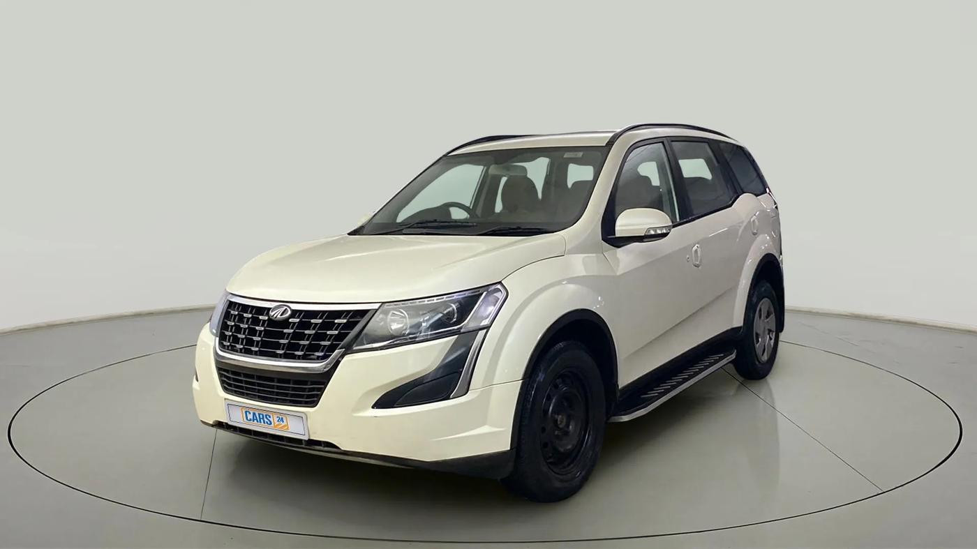 2020 Mahindra XUV500 W7, Diesel, Manual, 30,941 km, Left Front Diagonal