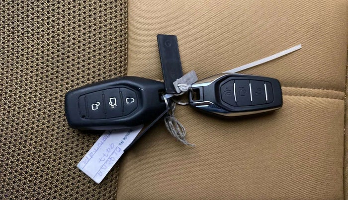 2020 Mahindra XUV500 W7, Diesel, Manual, 30,941 km, Key Close Up