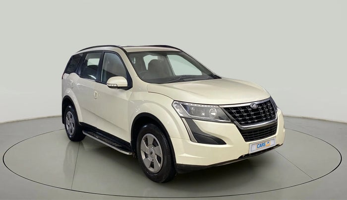 2020 Mahindra XUV500 W7, Diesel, Manual, 30,941 km, Right Front Diagonal