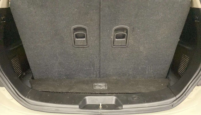 2020 Mahindra XUV500 W7, Diesel, Manual, 30,941 km, Boot Inside