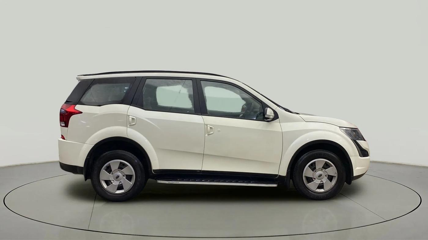 2020 Mahindra XUV500 W7, Diesel, Manual, 30,941 km, Right Side View