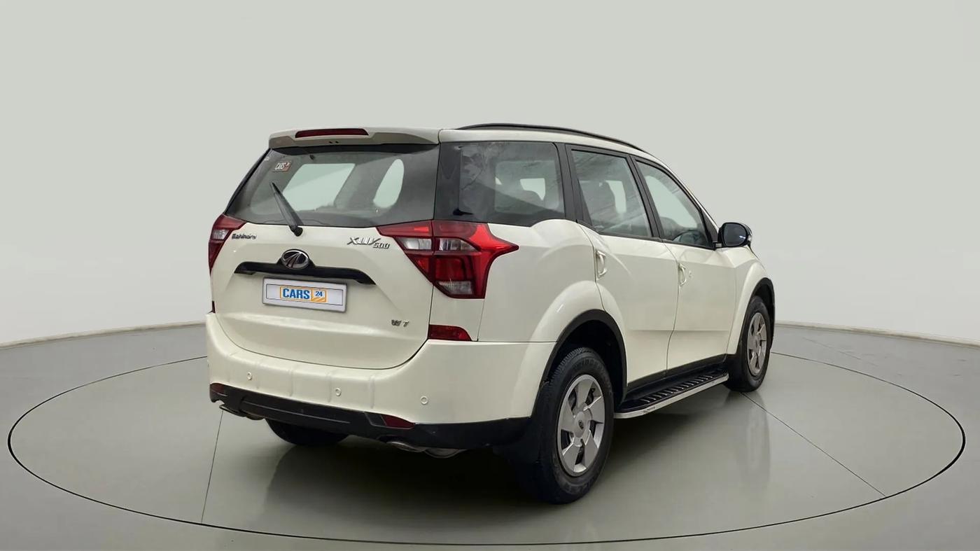 2020 Mahindra XUV500 W7, Diesel, Manual, 30,941 km, Right Back Diagonal