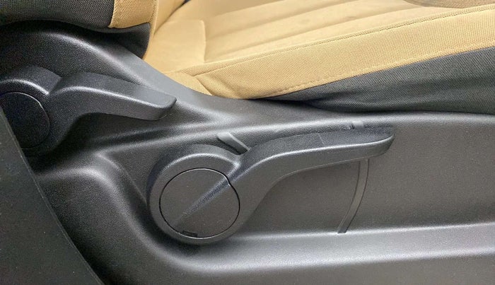 2020 Mahindra XUV500 W7, Diesel, Manual, 30,941 km, Driver Side Adjustment Panel