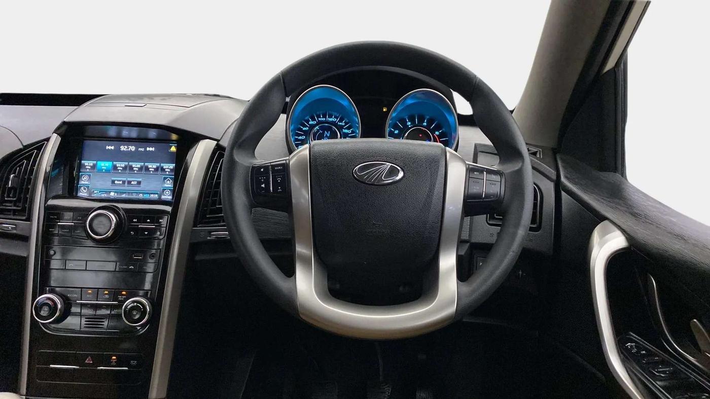 2020 Mahindra XUV500 W7, Diesel, Manual, 30,941 km, Steering Wheel Close Up
