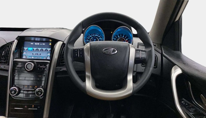 2020 Mahindra XUV500 W7, Diesel, Manual, 30,941 km, Steering Wheel Close Up
