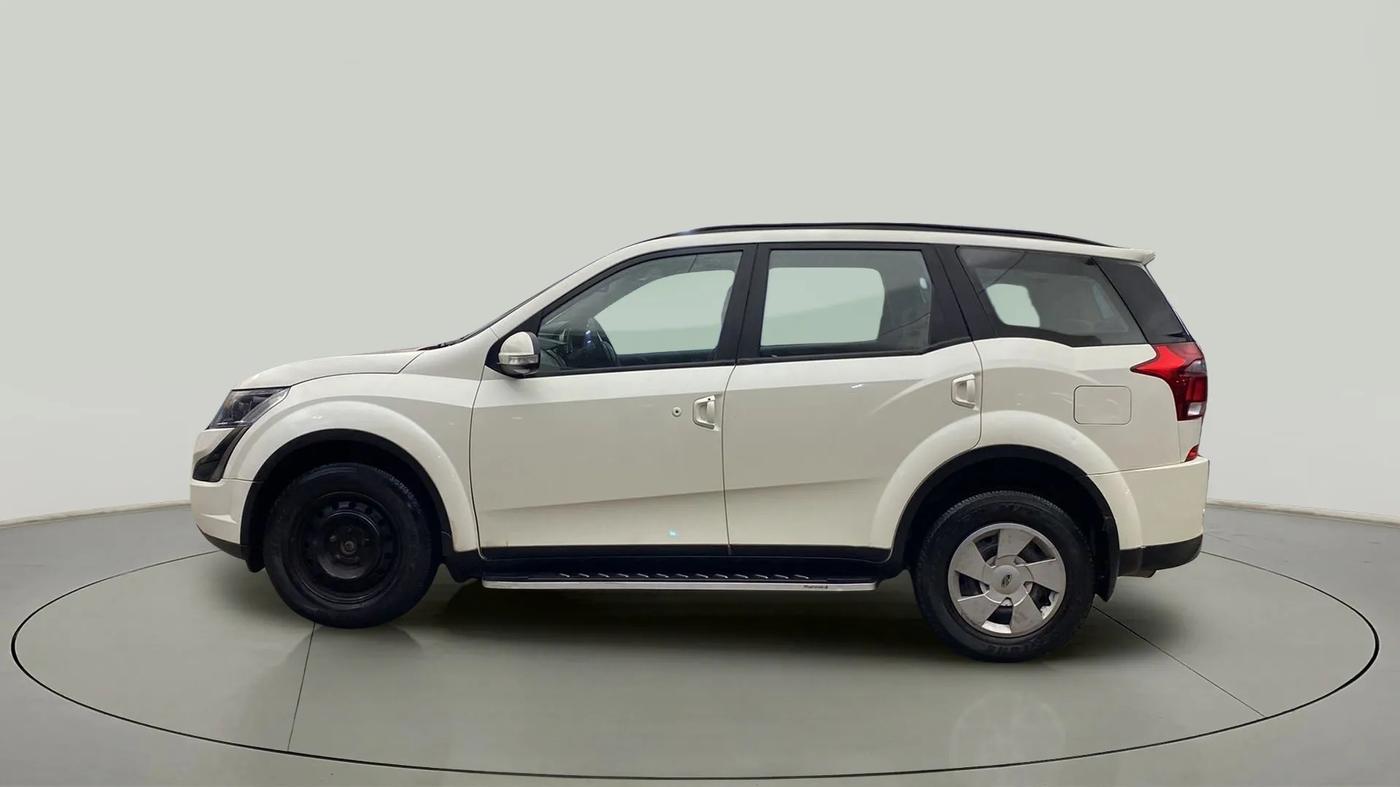 2020 Mahindra XUV500 W7, Diesel, Manual, 30,941 km, Left Side