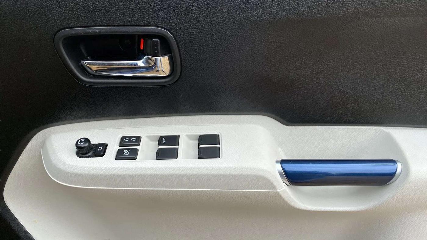 2022 Maruti IGNIS ZETA 1.2, Petrol, Manual, 19,796 km, Driver Side Door Panels Control