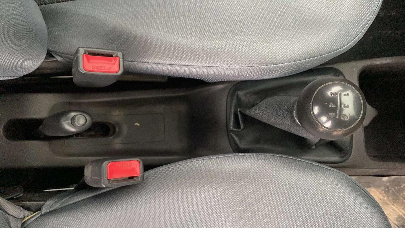 2017 Hyundai Eon ERA +, Petrol, Manual, 32,907 km, Gear Lever