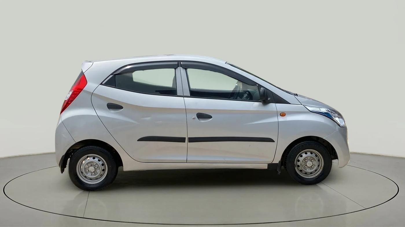 2017 Hyundai Eon ERA +, Petrol, Manual, 32,907 km, Right Side View