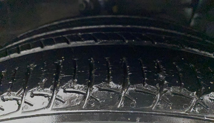 2017 Maruti Ciaz VDI+ SHVS, Diesel, Manual, 51,247 km, Right Front Tyre Tread