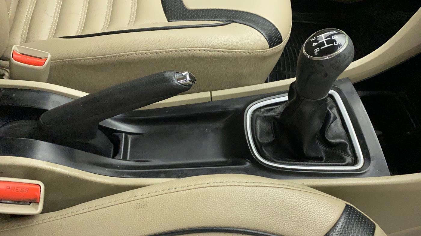 2017 Maruti Ciaz VDI+ SHVS, Diesel, Manual, 51,247 km, Gear Lever