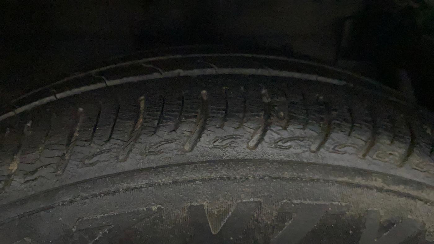 2017 Maruti Ciaz DELTA 1.4 MT PETROL, Petrol, Manual, 1,02,069 km, Right Front Tyre Tread