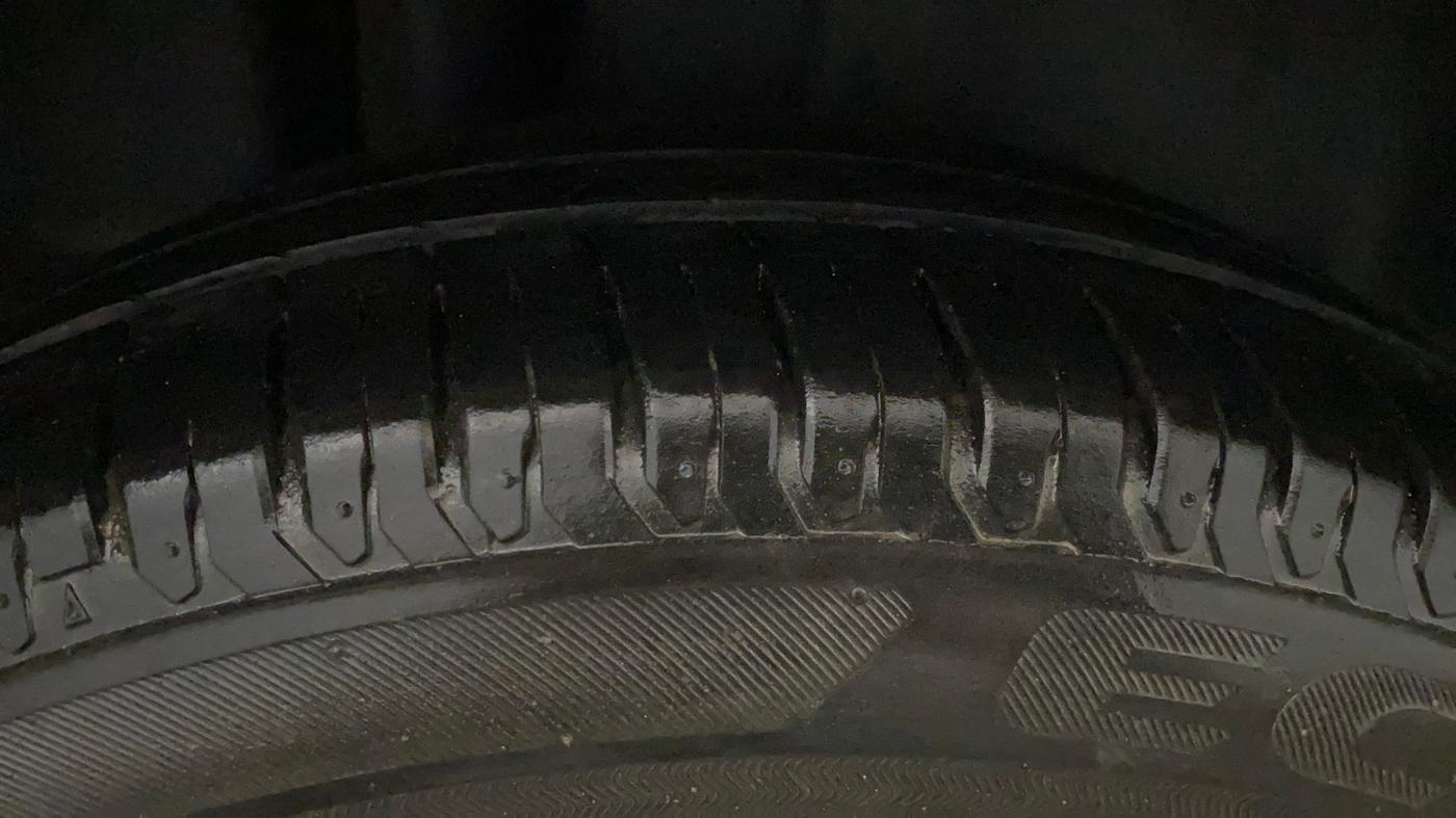 2017 Maruti Ciaz DELTA 1.4 MT PETROL, Petrol, Manual, 1,02,069 km, Right Rear Tyre Tread