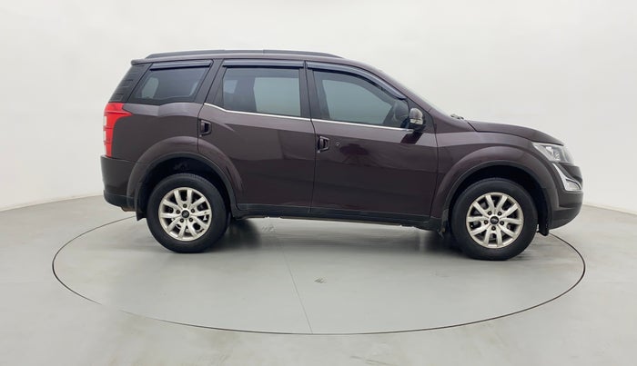 2018 Mahindra XUV500 W10 AT, Diesel, Automatic, 123 km, Right Side View