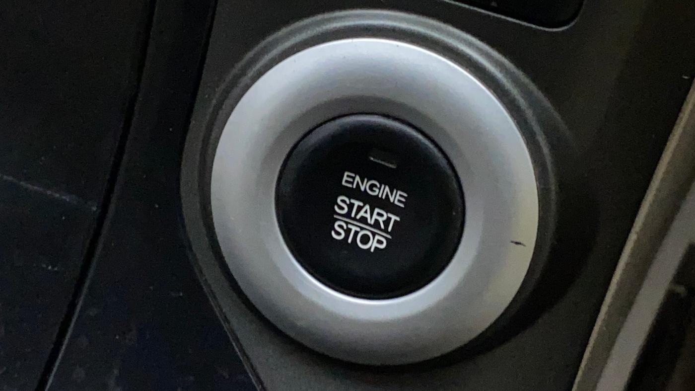 2018 Mahindra XUV500 W10 AT, Diesel, Automatic, 1,00,457 km, Keyless Start/ Stop Button