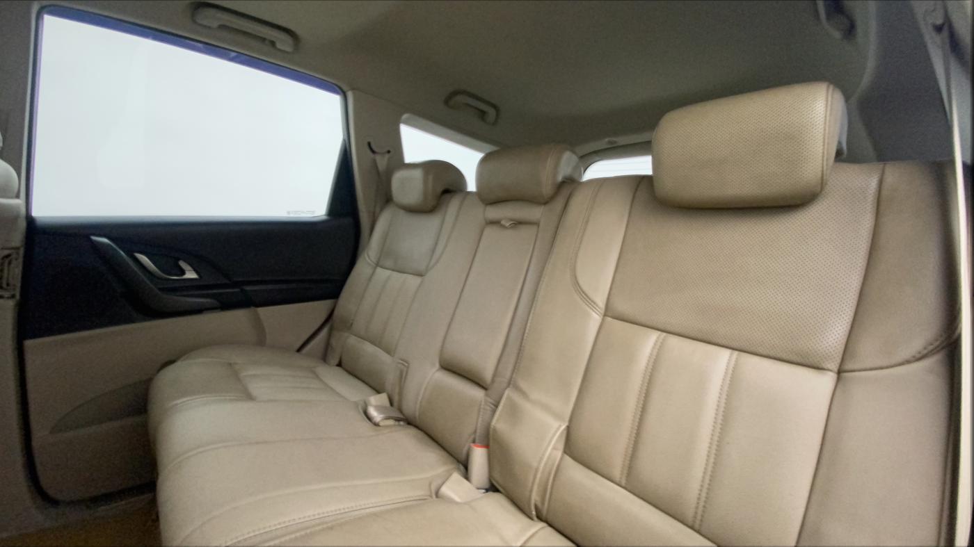 2018 Mahindra XUV500 W10 AT, Diesel, Automatic, 1,00,457 km, Right Side Rear Door Cabin