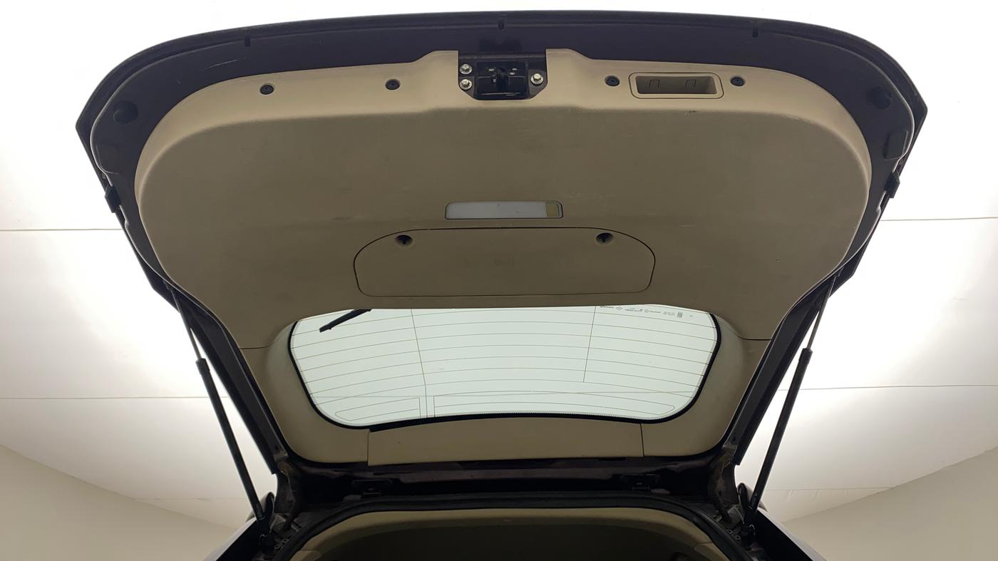 2018 Mahindra XUV500 W10 AT, Diesel, Automatic, 1,00,457 km, Boot Door Open