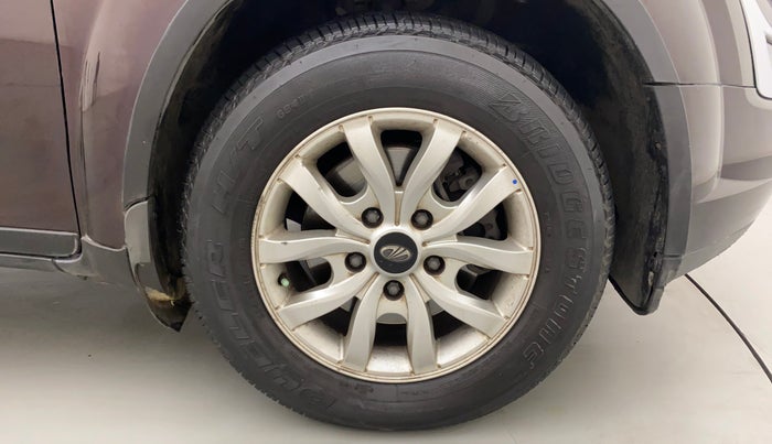 2018 Mahindra XUV500 W10 AT, Diesel, Automatic, 123 km, Right Front Wheel