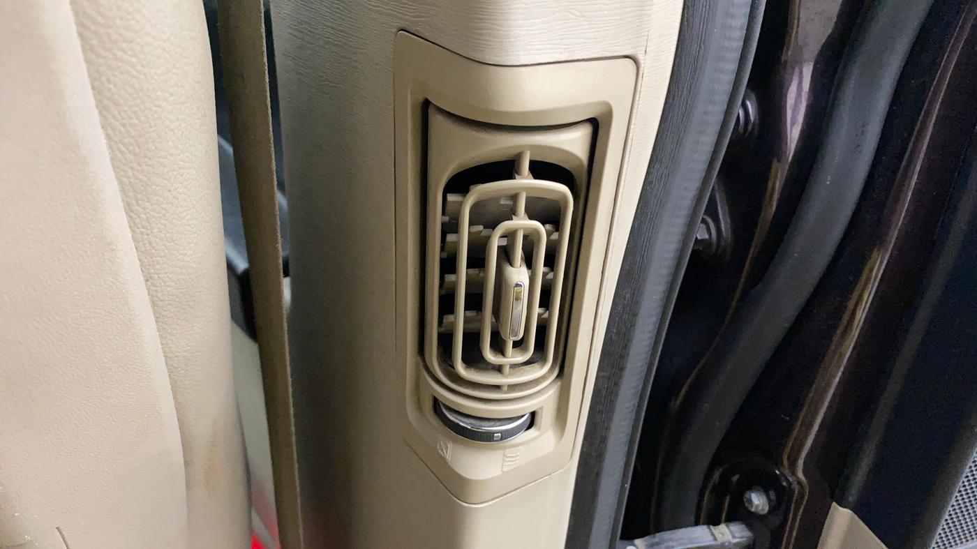 2018 Mahindra XUV500 W10 AT, Diesel, Automatic, 1,00,457 km, Rear AC Vents