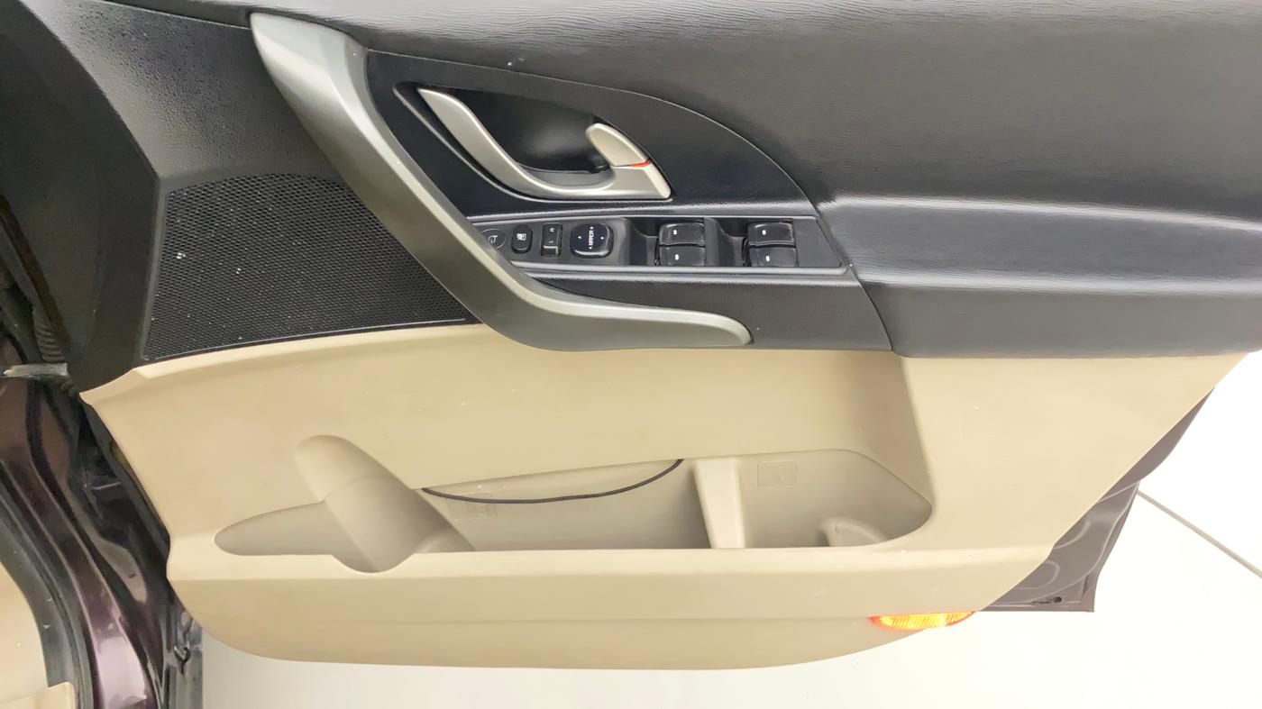 2018 Mahindra XUV500 W10 AT, Diesel, Automatic, 1,00,457 km, Driver Side Door Panels Control