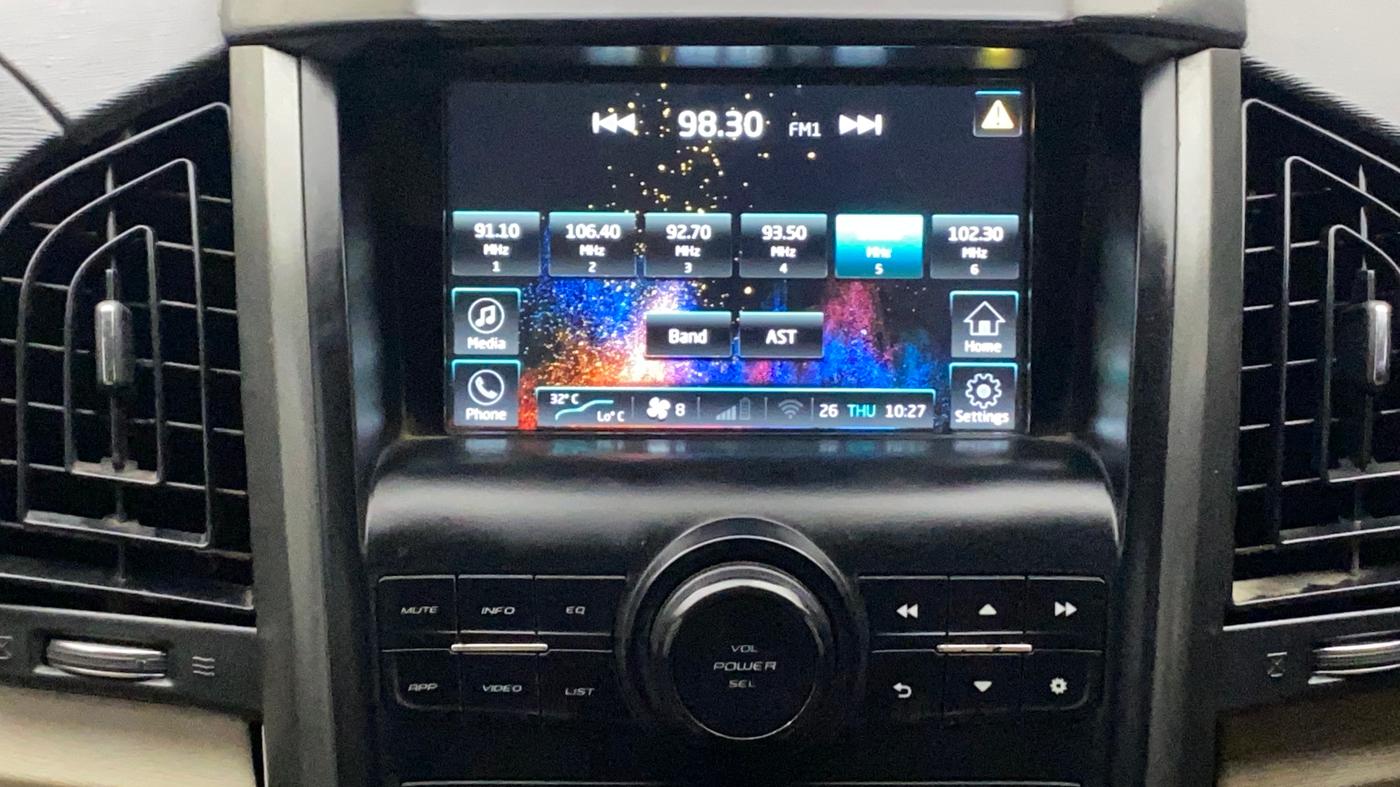 2018 Mahindra XUV500 W10 AT, Diesel, Automatic, 1,00,457 km, Infotainment System
