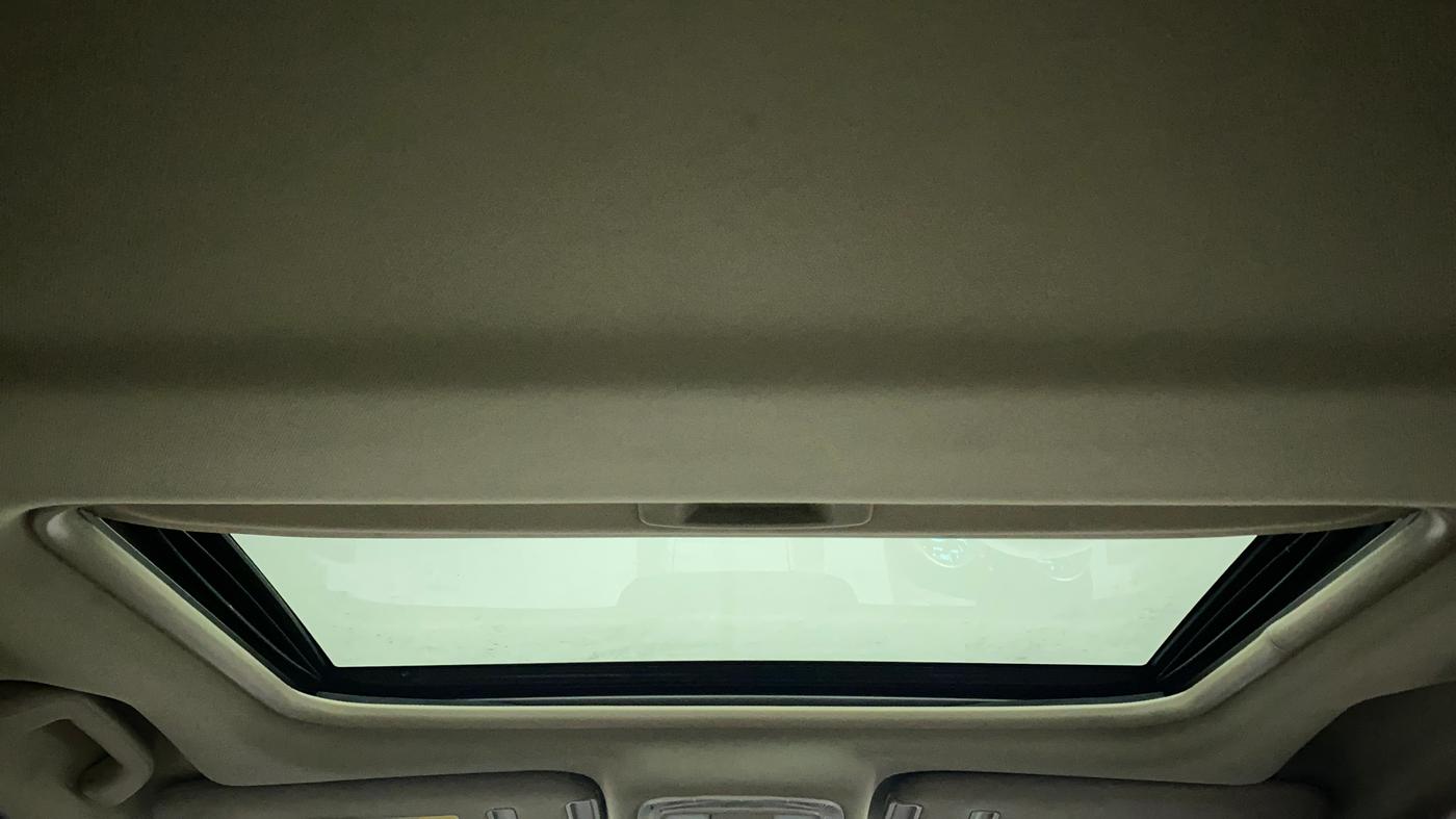 2018 Mahindra XUV500 W10 AT, Diesel, Automatic, 1,00,457 km, Moonroof/ Sunroof