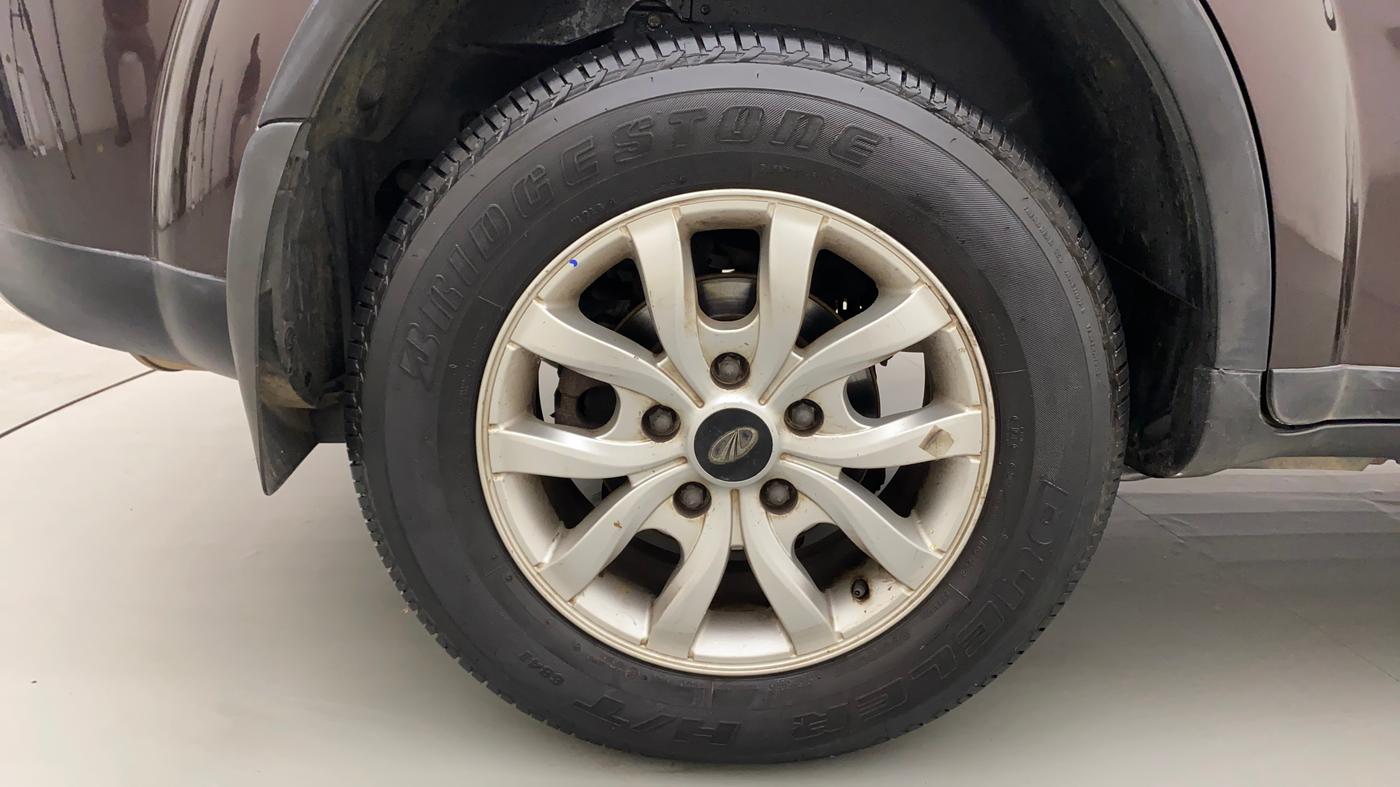2018 Mahindra XUV500 W10 AT, Diesel, Automatic, 1,00,457 km, Right Rear Wheel
