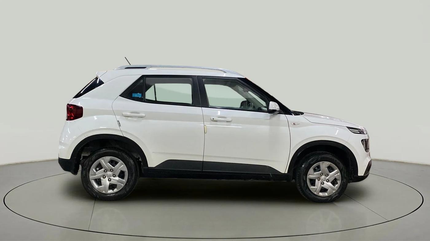 2022 Hyundai VENUE S 1.2, Petrol, Manual, 22,589 km, Right Side View