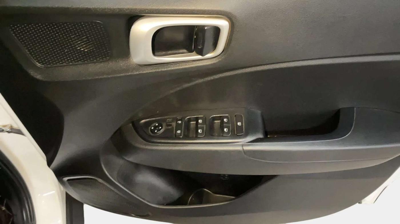 2022 Hyundai VENUE S 1.2, Petrol, Manual, 22,589 km, Driver Side Door Panels Control