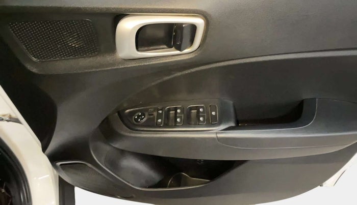 2022 Hyundai VENUE S 1.2, Petrol, Manual, 22,589 km, Driver Side Door Panels Control