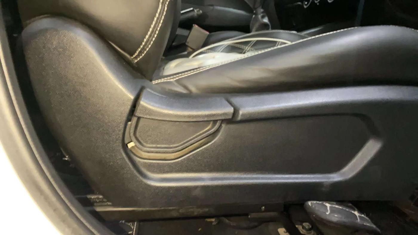 2022 Hyundai VENUE S 1.2, Petrol, Manual, 22,589 km, Driver Side Adjustment Panel
