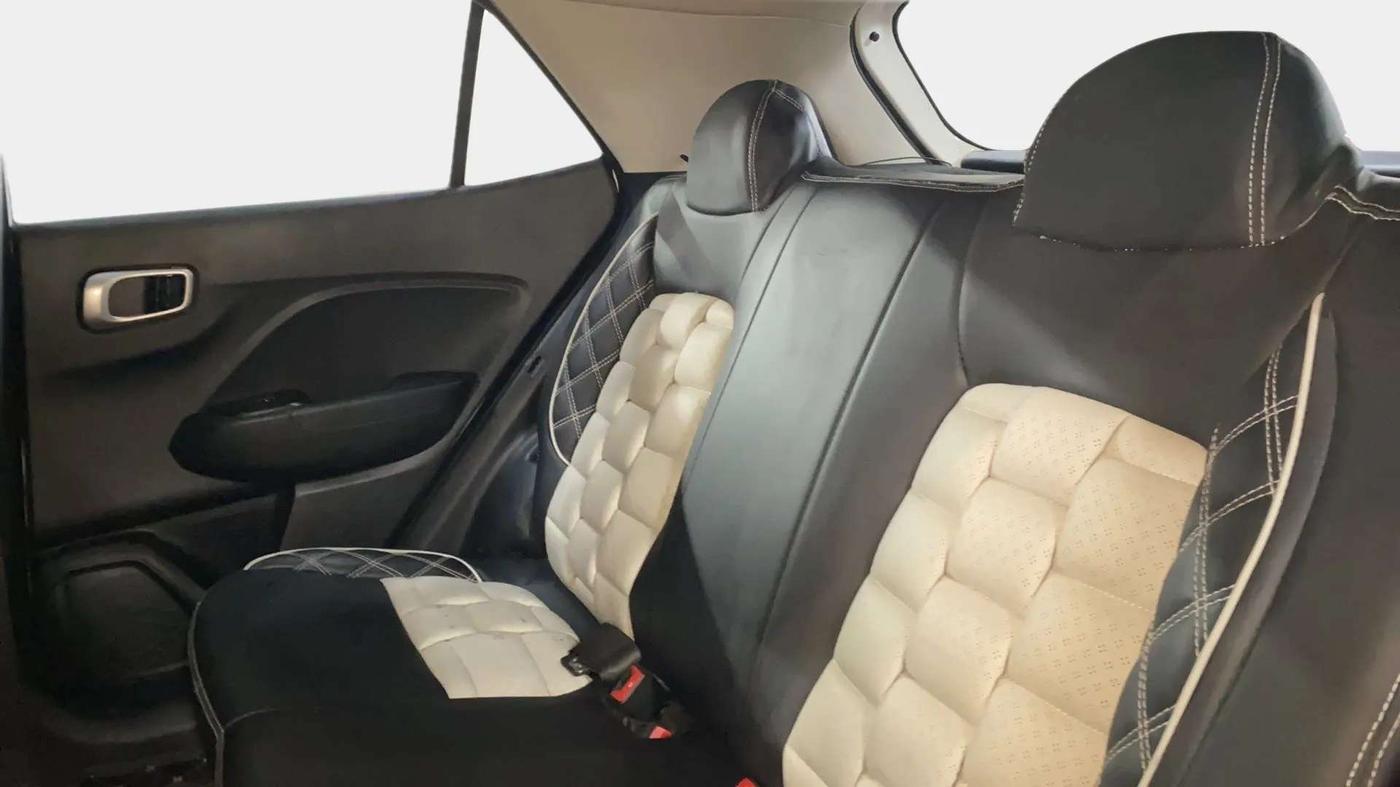 2022 Hyundai VENUE S 1.2, Petrol, Manual, 22,589 km, Right Side Rear Door Cabin