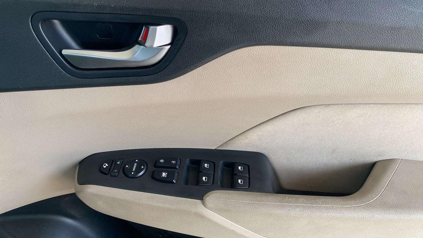 2020 Hyundai Verna SX 1.5 VTVT, Petrol, Manual, 73,762 km, Driver Side Door Panels Control