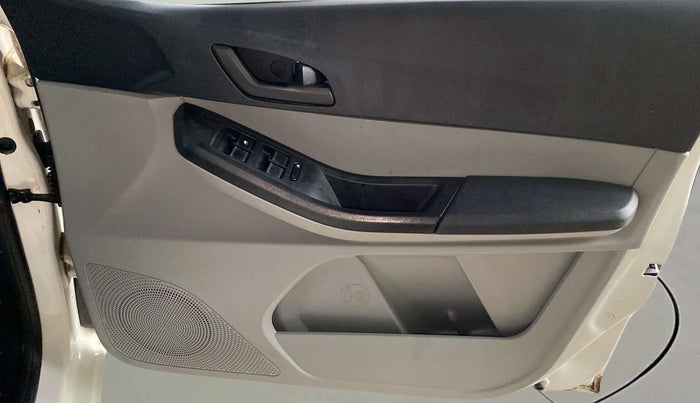 2021 Tata Tiago XT PETROL, Petrol, Manual, 30,082 km, Driver Side Door Panels Control