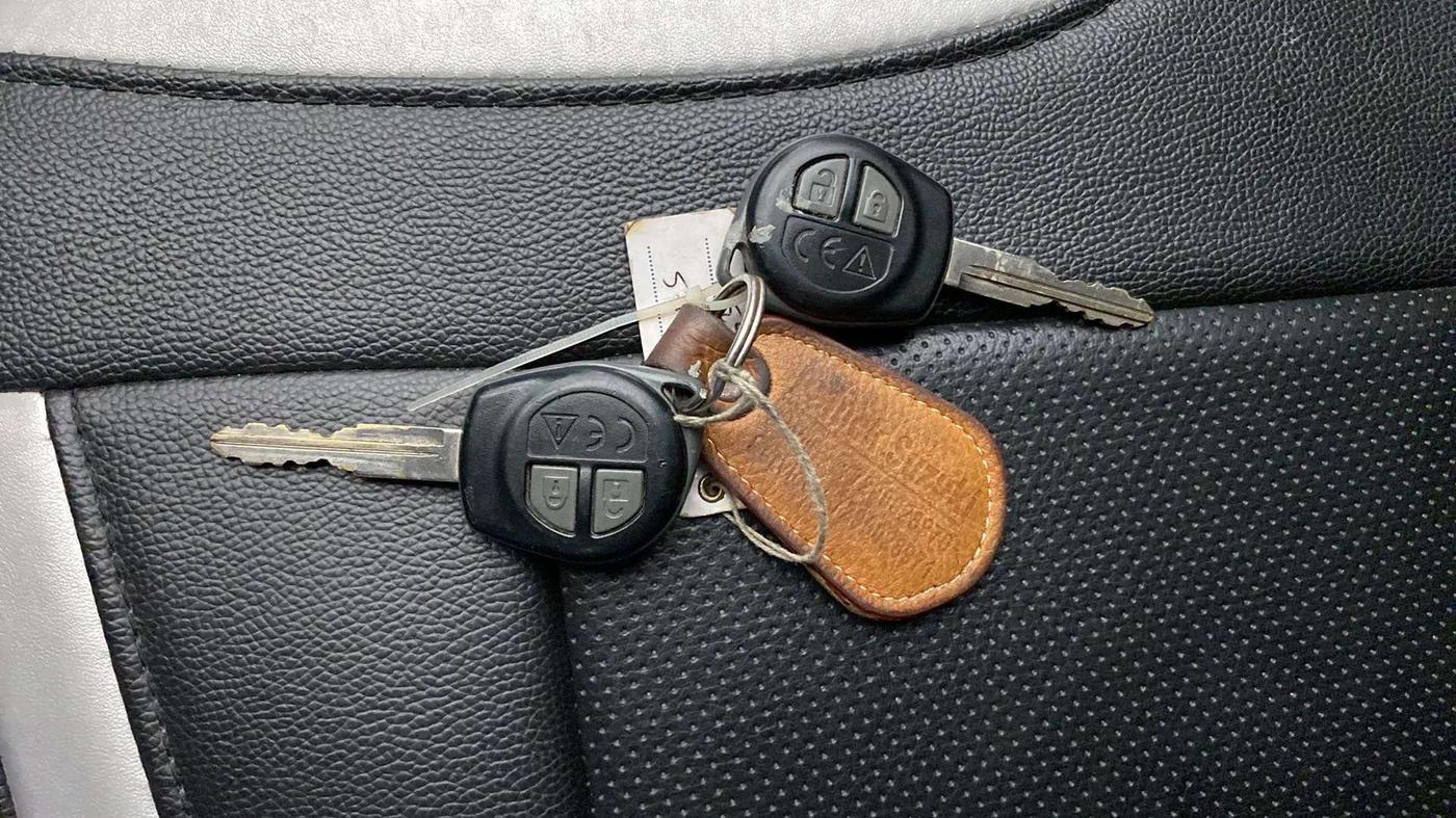 2021 Maruti Swift VXI, Petrol, Manual, 48,419 km, Key Close Up