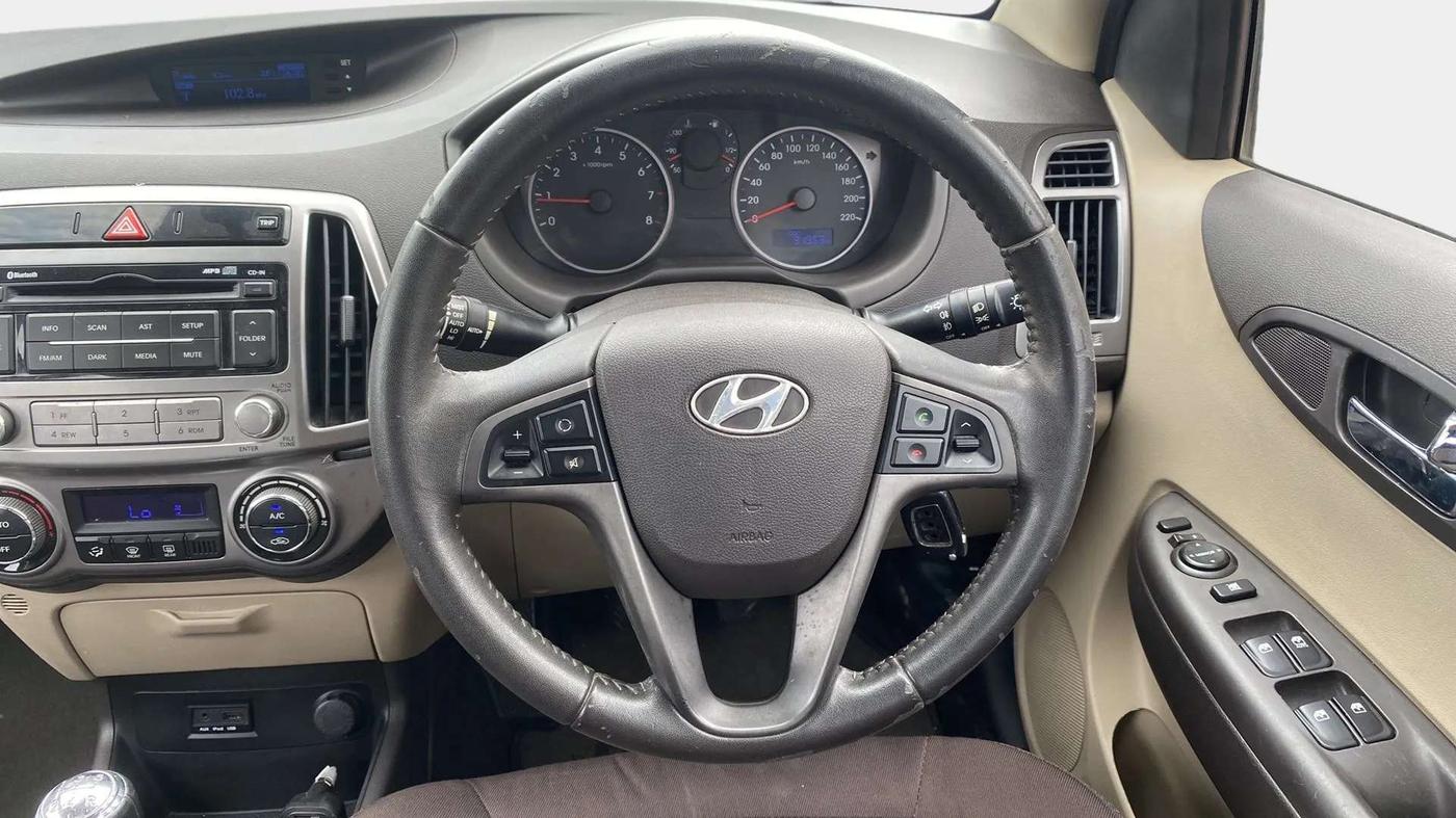 2013 Hyundai i20 SPORTZ 1.2, Petrol, Manual, 32,007 km, Steering Wheel Close Up