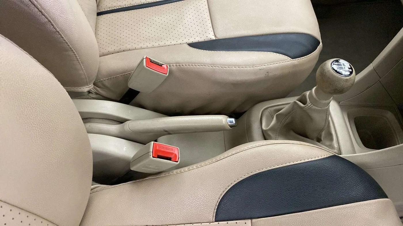 2016 Maruti Swift Dzire VXI, Petrol, Manual, 91,032 km, Gear Lever