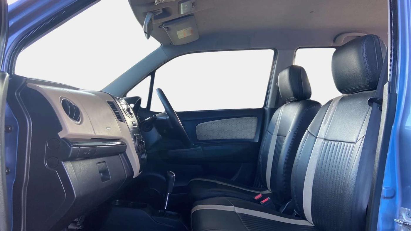 2017 Maruti Wagon R 1.0 VXI + (O) AMT, Petrol, Automatic, 57,272 km, Right Side Front Door Cabin