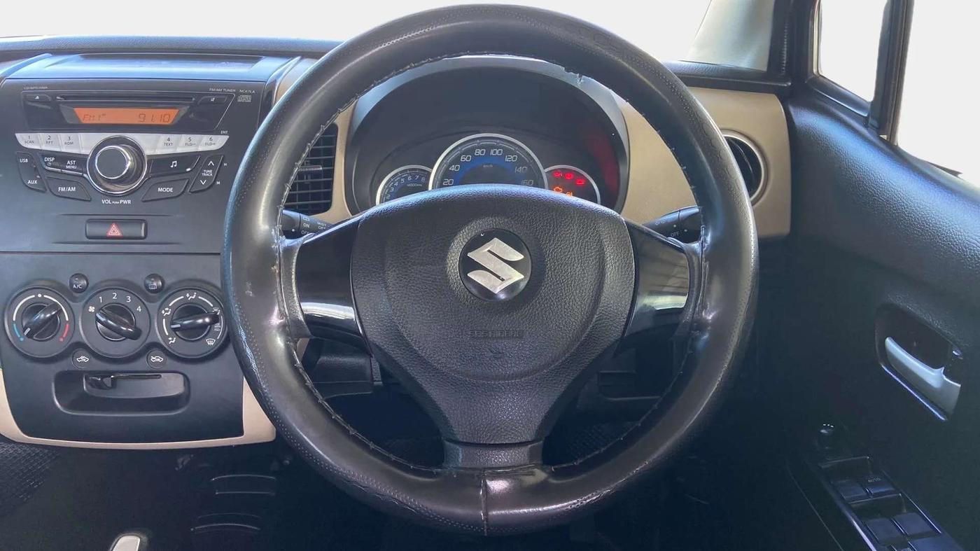 2017 Maruti Wagon R 1.0 VXI + (O) AMT, Petrol, Automatic, 57,272 km, Steering Wheel Close Up