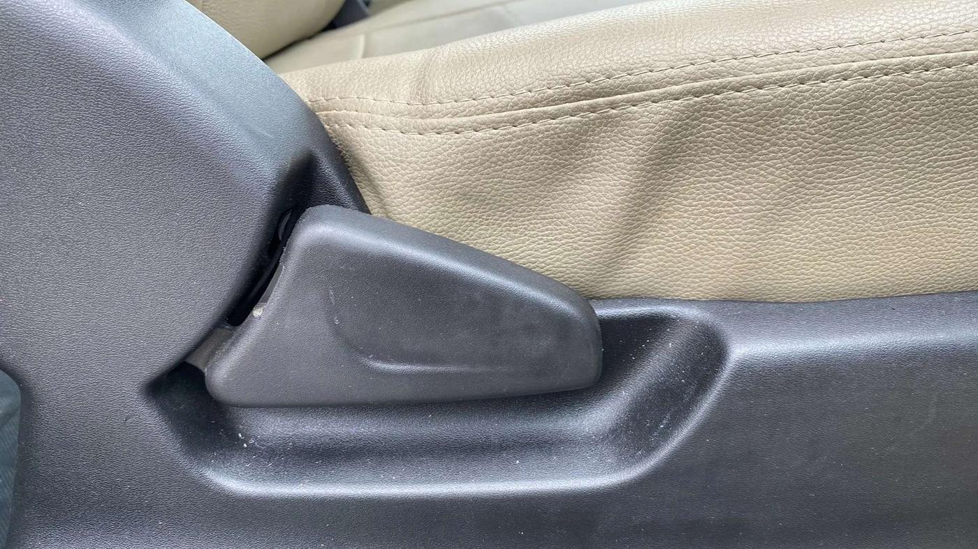 2019 Datsun Redi Go S 1.0 AMT, Petrol, Automatic, 17,543 km, Driver Side Adjustment Panel