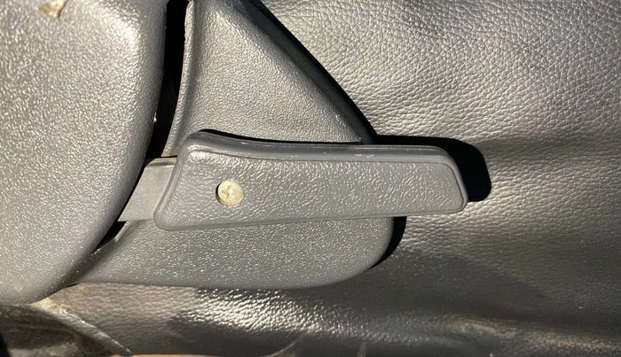 2017 Maruti Alto 800 LXI, Petrol, Manual, 32,454 km, Driver Side Adjustment Panel