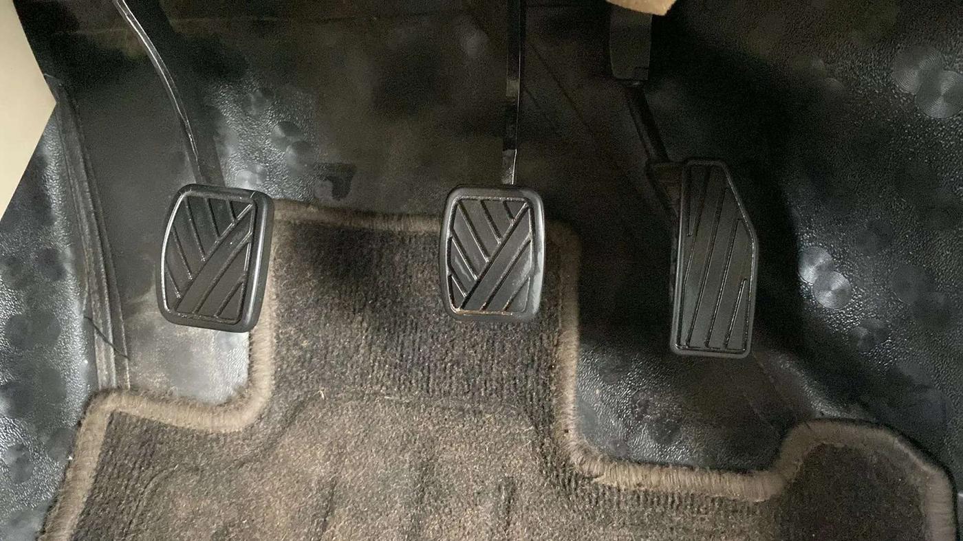 2022 Maruti Ertiga VXI CNG, CNG, Manual, 55,161 km, Pedals
